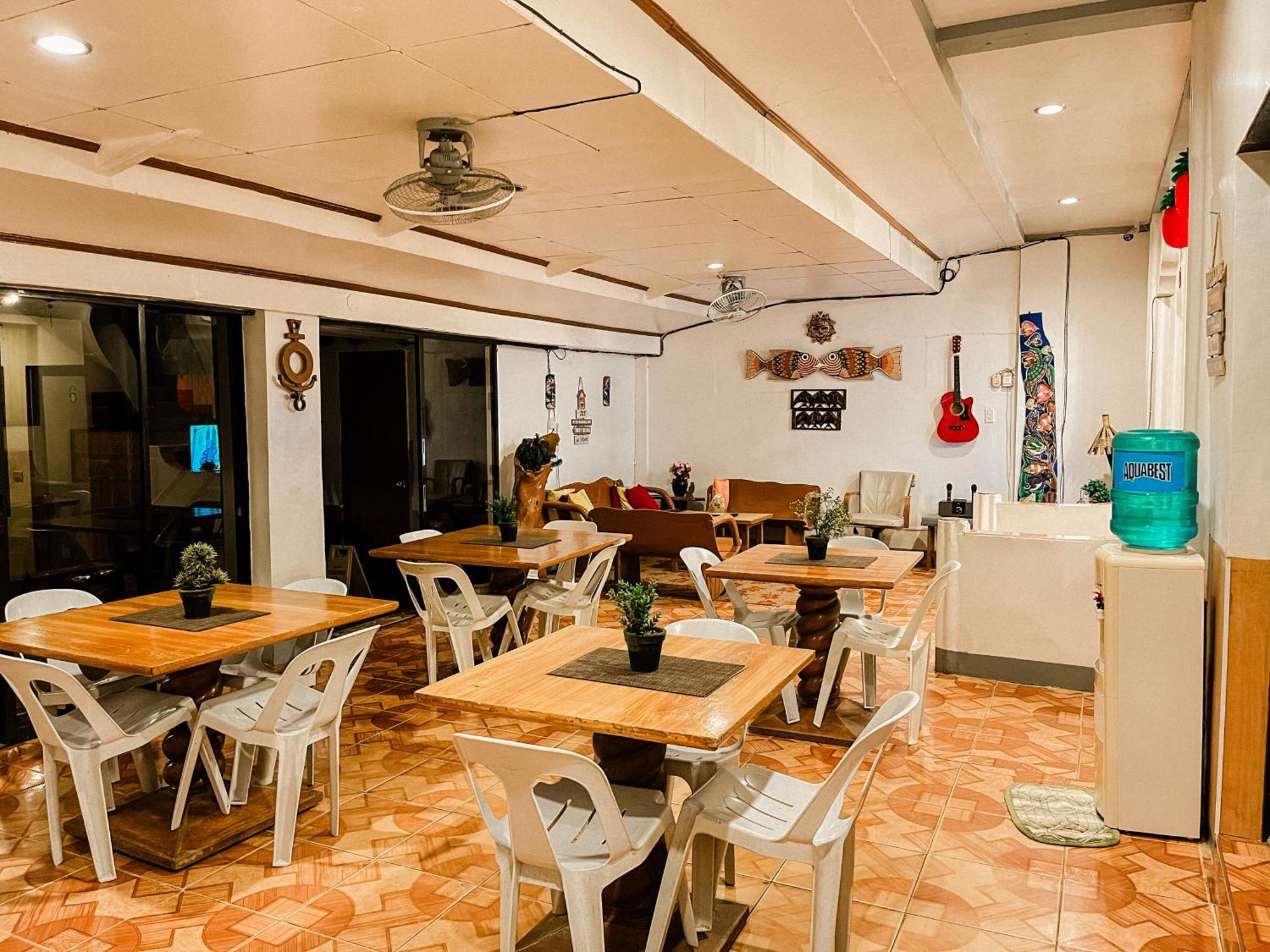 Mario'S Travellers Inn Coron Exterior foto