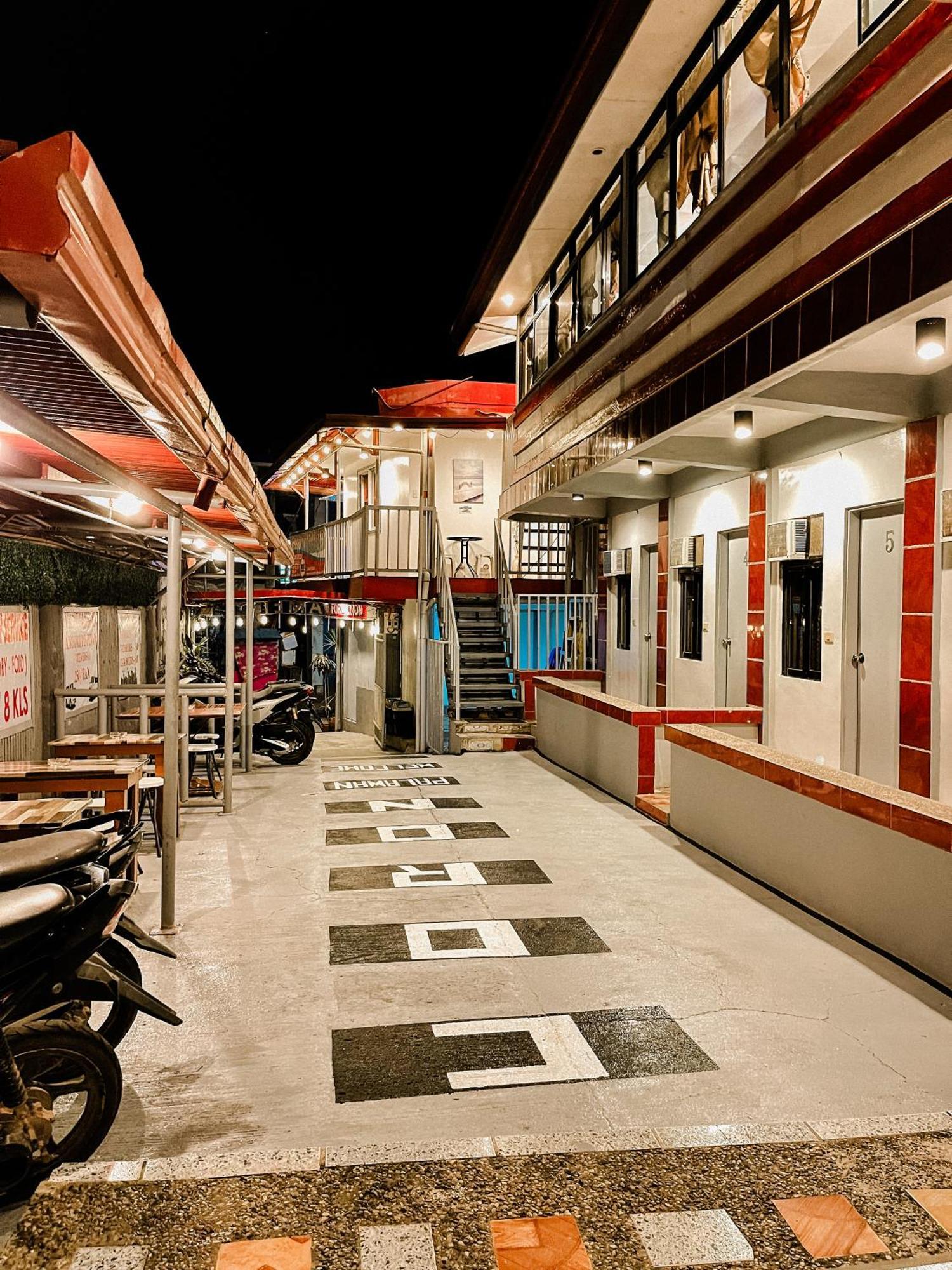 Mario'S Travellers Inn Coron Exterior foto